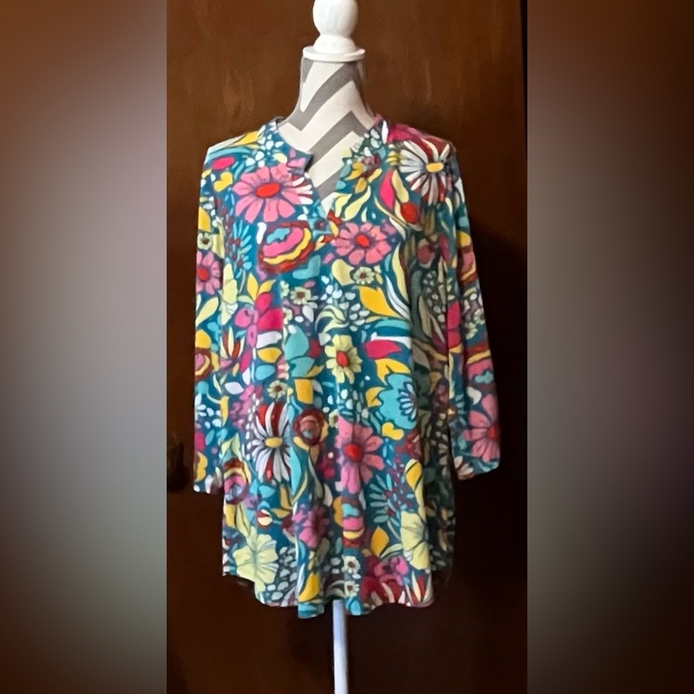 NWT Dear Scarlett Lizzy 3/4 Sleeve Top